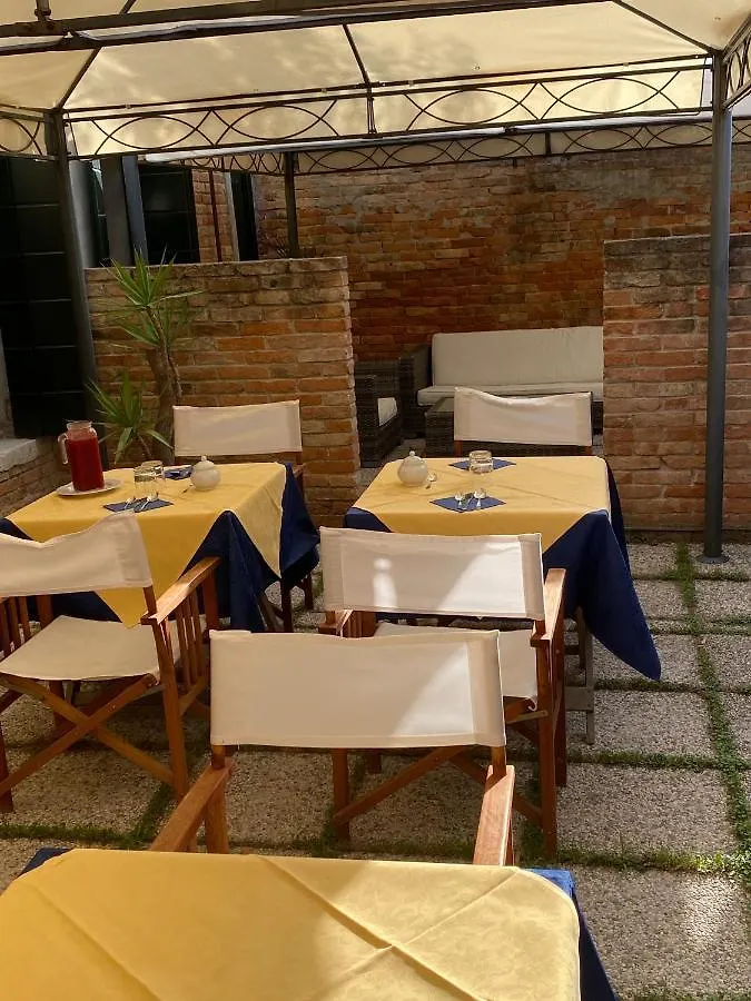 Alloggi Marinella Venice 3*,